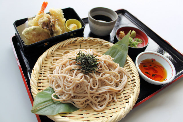 半生もちむぎ麺徳用１kg！