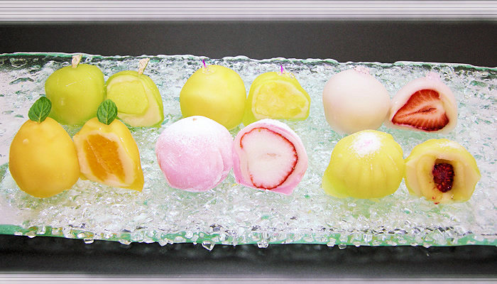旬の果実を使ったフルーツ餅をプレゼント！