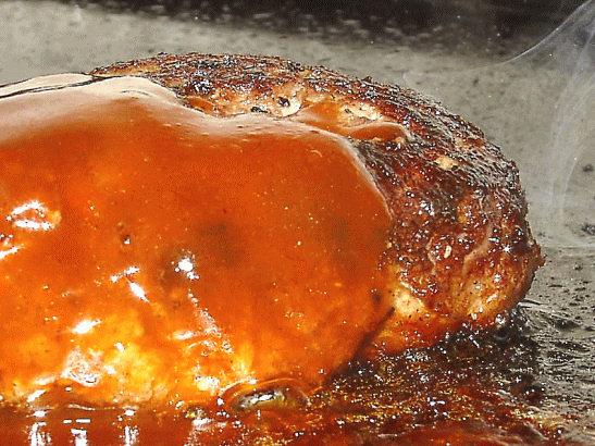 ＴＶで話題の「手造り牛生ハンバーグ」10個入をペアでプレゼント！