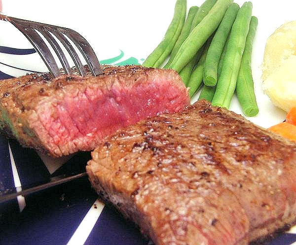 甲州ワインビーフ・モモステーキ（150ｇ×2枚）プレゼント！