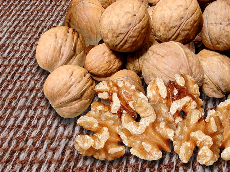 無添加　生くるみ　たっぷり1kgをプレゼント！